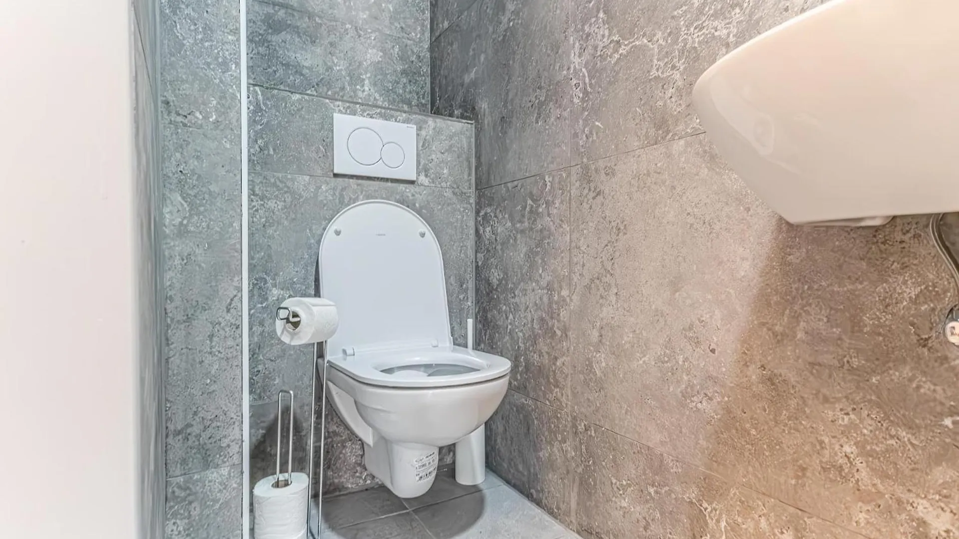 Queen Bed Central Studio Near Westbahnhof Вена Апартаменты