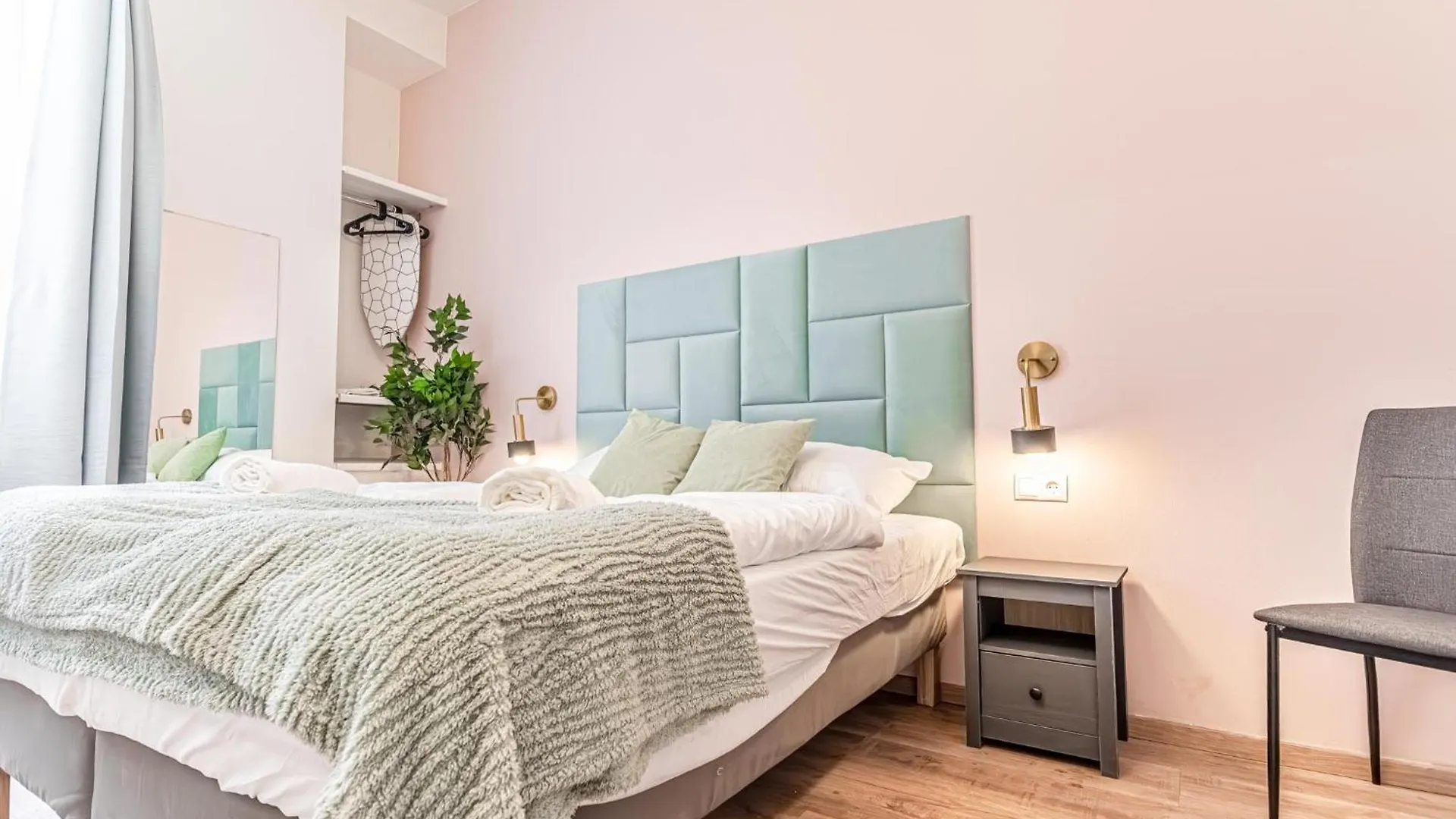 Apartment Queen Bed Central Studio Near Westbahnhof Vienna