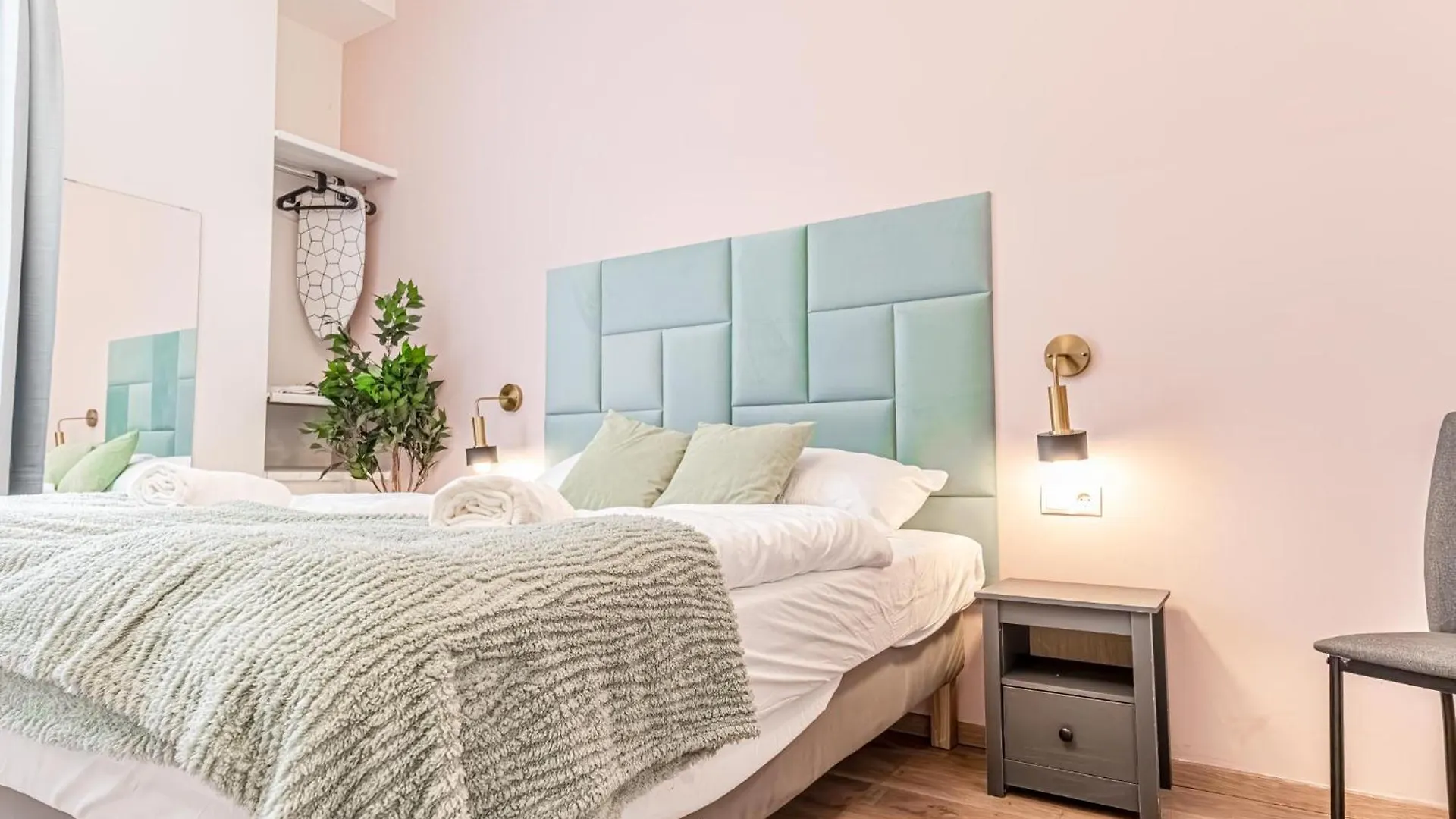 Apartment Queen Bed Central Studio Near Westbahnhof Vienna Austria